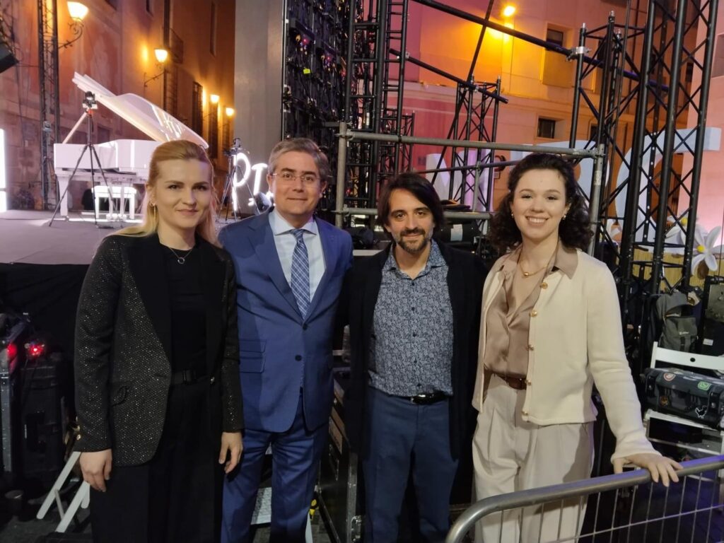 Pianos in the Street - 024 Pianos in the Street - 024