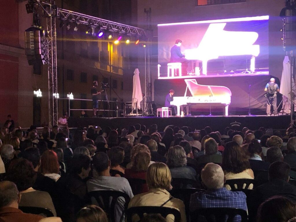 Pianos in the Street - 042 Pianos in the Street - 042