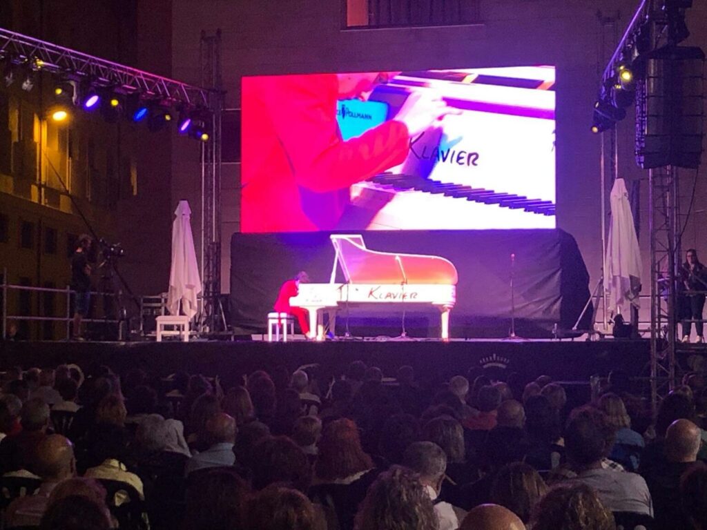 Pianos in the Street - 044 Pianos in the Street - 044