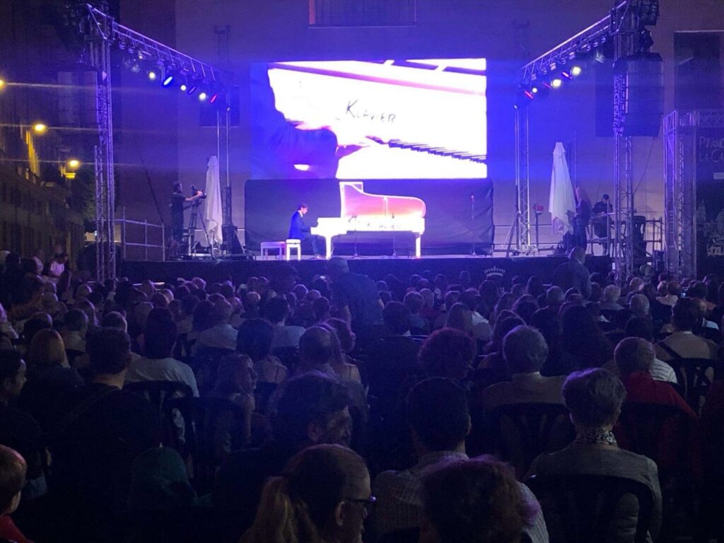 Pianos in the Street - 048 Pianos in the Street - 048